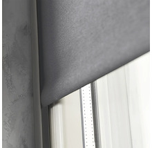 Rollladen teilweise heruntergelassen