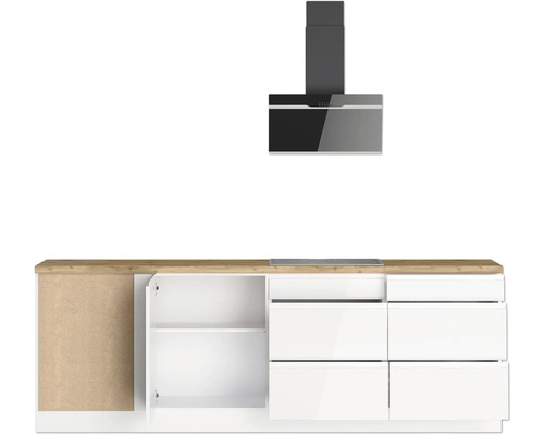 Küchenzeile mit Dunstabzugshaube