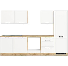 Küchenzeile mit Hängeschränken, Unterschränken und Arbeitsplatte in Holzoptik