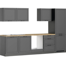 Küchenzeile mit Unterschränken, Schubladen und Hängeschränken