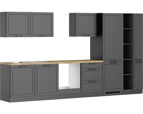 Graue Küchenzeile mit Hängeschränken und Holzarbeitsplatte