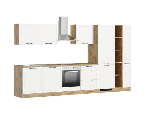 Küchenzeile mit Hängeschränken, Dunstabzugshaube, Herd und Einbaubackofen