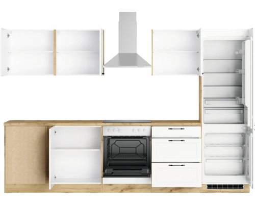 Küchenzeile mit Hängeschränken, Dunstabzugshaube, Herd, Schubladen und Kühlschrank