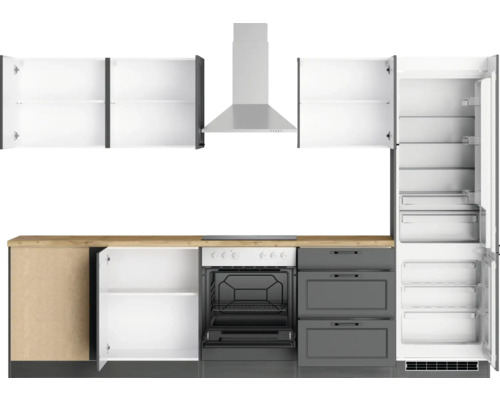 Küchenzeile mit Schränken, Dunstabzugshaube, Herd, Ofen und Kühlschrank