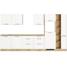 Küchenzeile mit weißen Schränken, Schubladen und Holz Arbeitsplatte