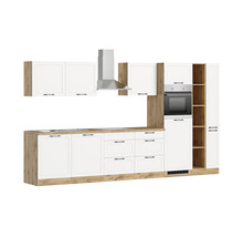 Komplette Küche mit weißen Fronten, Dunstabzugshaube und Einbaubackofen