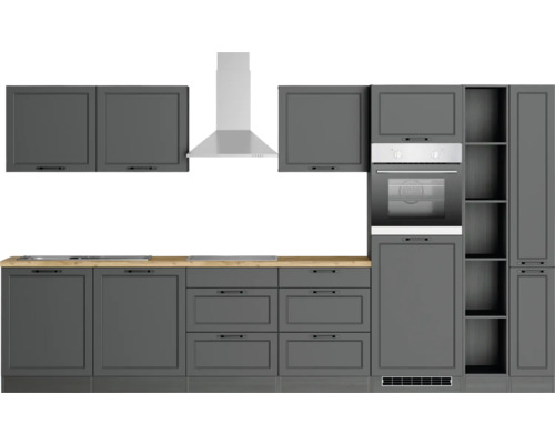 Graue Küchenzeile mit Hängeschränken, Dunstabzugshaube und Elektroherd