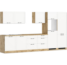 Küchenzeile mit Schränken und Schubladen