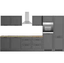 Komplette Küchenzeile mit Hängeschränken, Dunstabzugshaube, Herd und Spüle