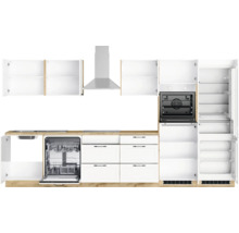 Küchenzeile mit Spüle, Geschirrspüler, Schubladen, Backofen, Dunstabzugshaube und Kühlschrank