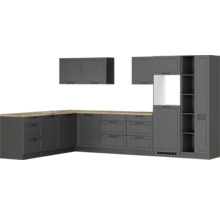 Graue Küchenzeile mit Unterschränken, Hängeschränken und Arbeitsplatte aus Holz