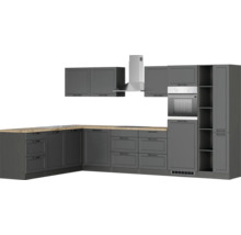 Komplette graue Einbauküche mit Elektrogeräten und Holzarbeitsplatte