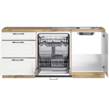 Küchenzeile mit Spüle, Geschirrspüler und Schränken