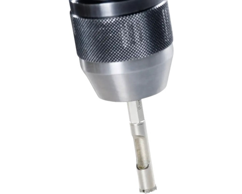 Diamantbohrkrone im Bohrfutter einer Bohrmaschine