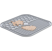 Graue Fressnapfunterlage mit Katzenfutter
