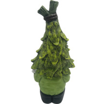 Gartenzwerg mit Blätterhut als Dekoration