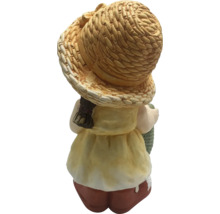 Gartenfigur Mädchen mit Strohhut und Korb