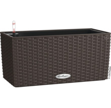 Rechteckiger Pflanzkasten mit Bewässerungssystem und geflochtenem Design.