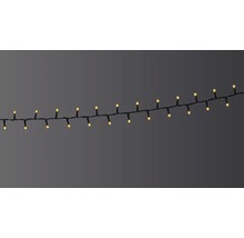 Lichterkette mit warmweißen LEDs auf schwarzem Kabel