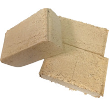 Drei Briketts aus Holz