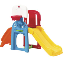 Spielplatz mit Rutsche und Basketballkorb
