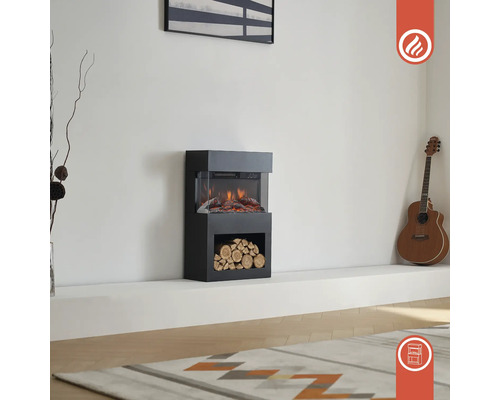 Elektrischer Kamin mit Holzfach in einem hellen Wohnzimmer