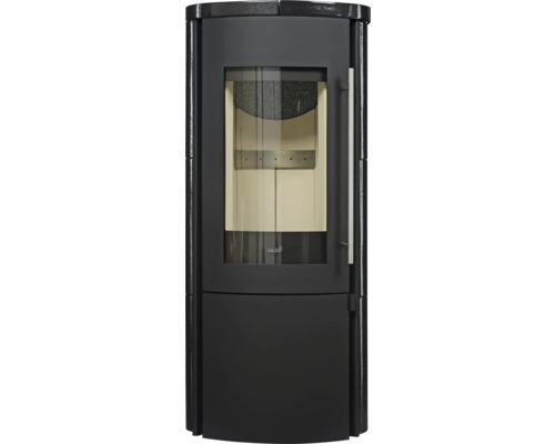 Schwarzer Kaminofen mit Sichtfenster