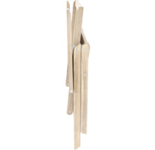 Zusammengeklappter Holzliegestuhl