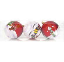 Drei dekorierte Weihnachtskugeln mit Weihnachtsmotiven in einer transparenten Verpackung
