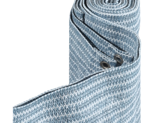 Aufgerollter Sichtschutz mit Ösen