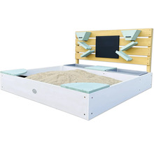Sandkasten mit Wasserrinne und Tafel