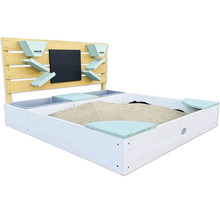 Sandkasten mit Wasserrinne, Tafel und Sand