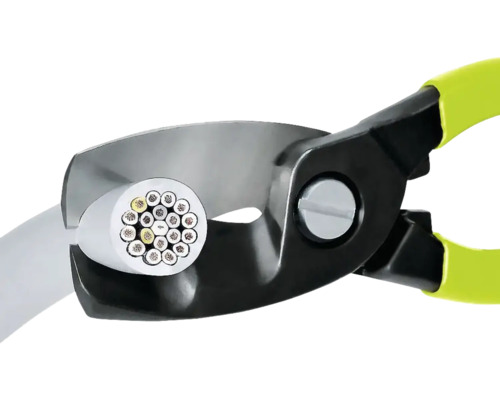 Kabelzange schneidet Kabel