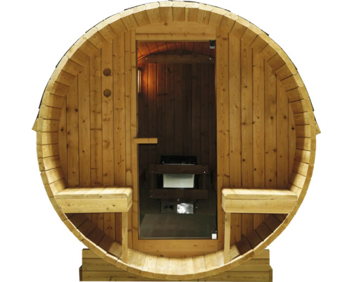 Fasssauna mit Holzbänken und Ofen