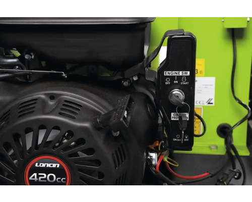 Detailansicht eines Loncin 420cc Motors mit Zündschalter