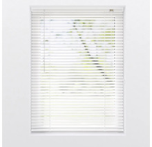 Geschlossene weiße Jalousie am Fenster