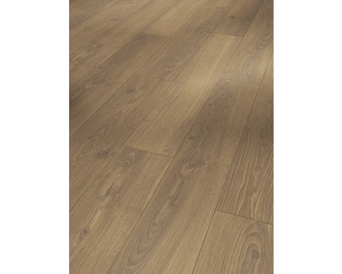 Verlegtes Laminat mit Holzstruktur