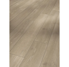 Verlegter Laminatboden in Holzoptik.