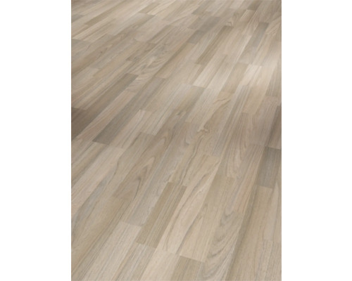 Heller Laminatboden in Holzoptik für den Innenbereich.