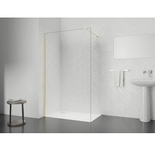 Badezimmer mit ebenerdiger Dusche, Waschbecken und Spiegel