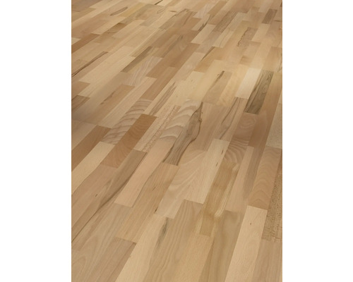 Heller Parkettboden aus Holz.