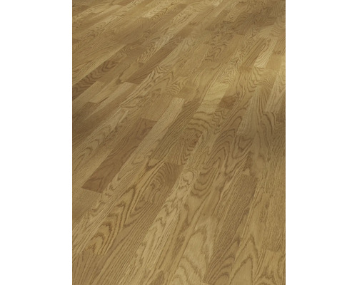 Verlegter Parkettboden aus Holz.