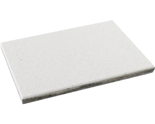 Einzelne Gehwegplatte aus Beton