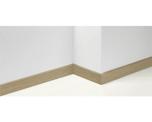 Sockelleiste aus Holz an einer Wand