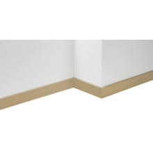 Sockelleiste aus Holz an einer Wand