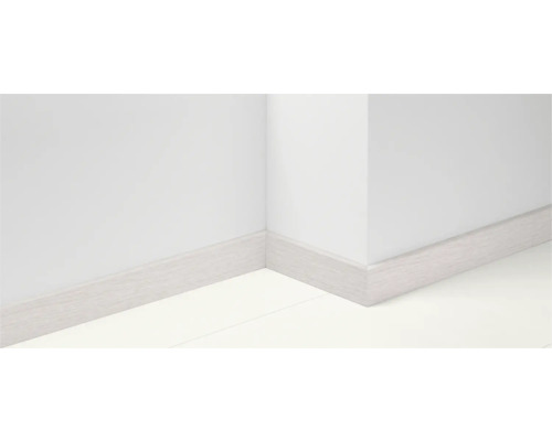 Sockelleiste aus Holz in einer Raumecke