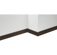 Sockelleiste aus Holz an einer Wand