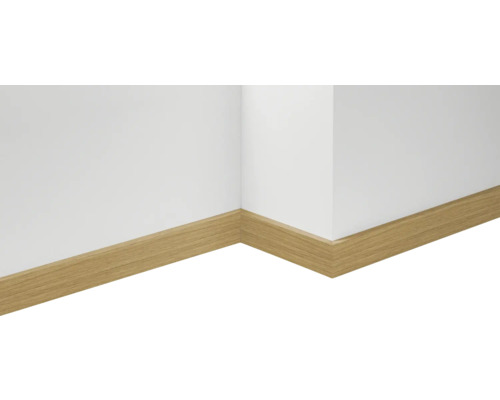 Sockelleiste aus Holz in einer Ecke