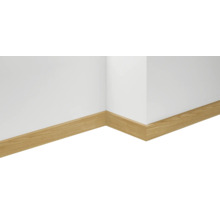 Sockelleiste aus Holz in einer Ecke