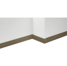 Sockelleisten aus Holz in einer Ecke